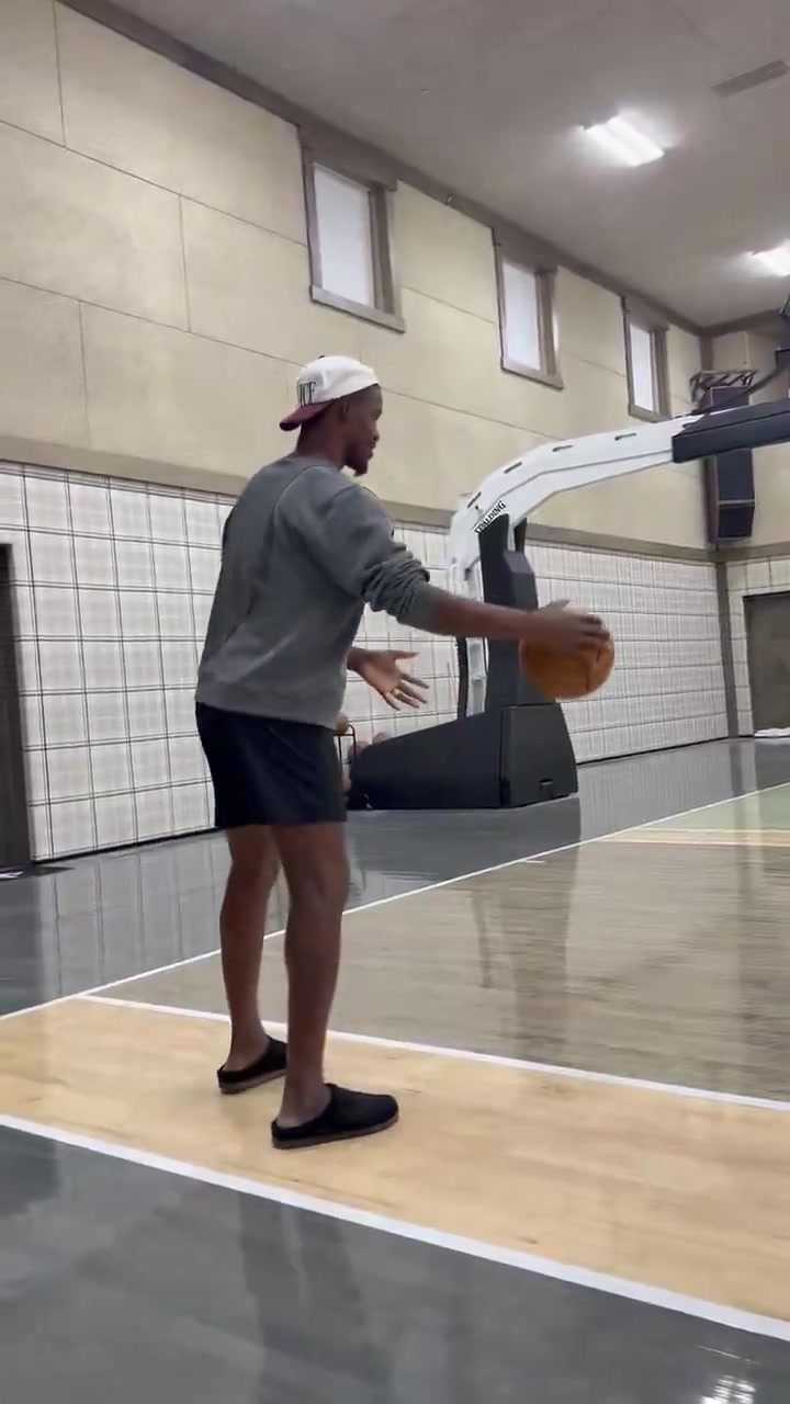 星空娱乐链接-恢复得这么好啊！受伤不足三个月 巴特勒已经开始试射三分了