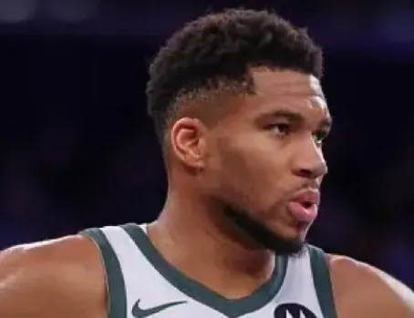 星空娱乐下载-ESPN记者：阿德托昆博愿意与凯尔特人或热火签下长约